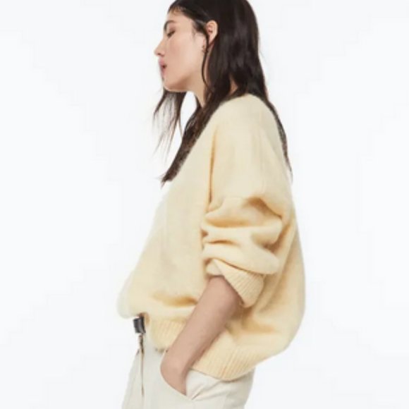 Oversized Mohair and Wool Sweater | H&M size S | NWT - Picture 2 of 3